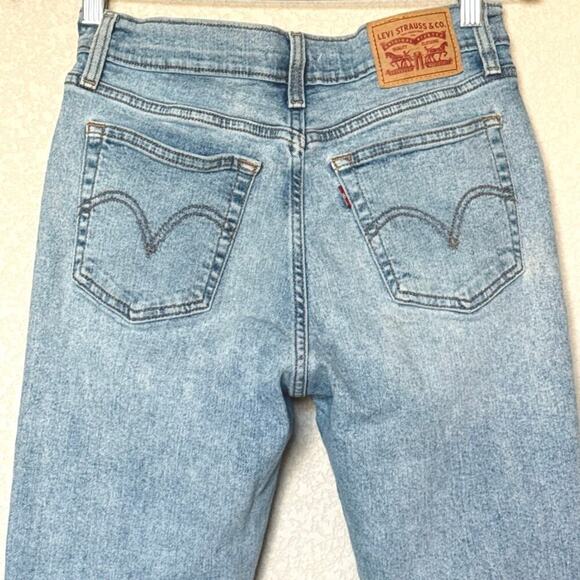 Levi's Wedgie Straight Distressed Jeans Light Wash 34964-0132 Size 28x28 - Picture 9 of 16